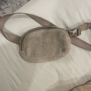 Lululemon Sherpa belt bag